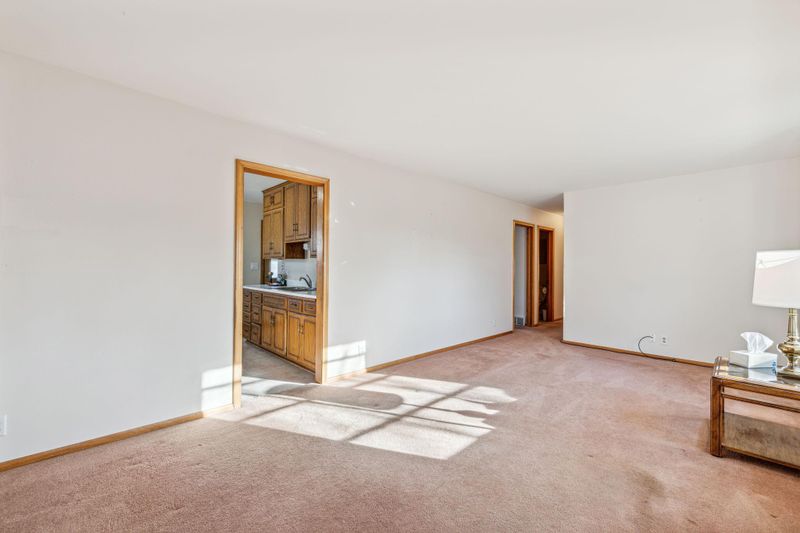 1212 E 92 1/2 St, Bloomington, MN 55425