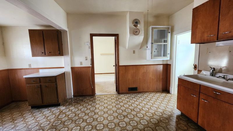 306 E Wyoming St, Redwood Falls, MN 56283
