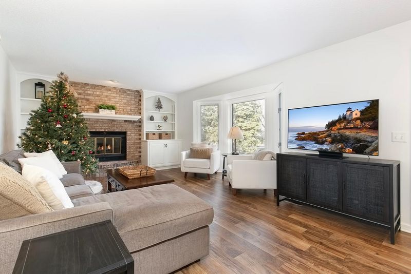 26755 Smithtown Rd, Shorewood, MN 55331