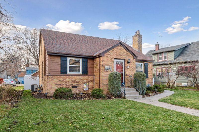 26 16th Ave N, Hopkins, MN 55343