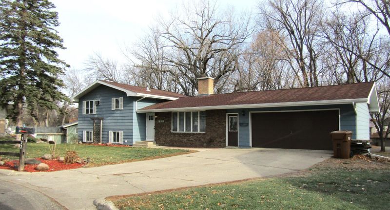 322 N 10th St, Montevideo, MN 56265