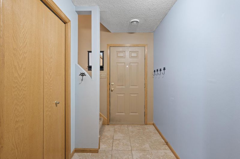 2055 Brittany Ct, Shakopee, MN 55379