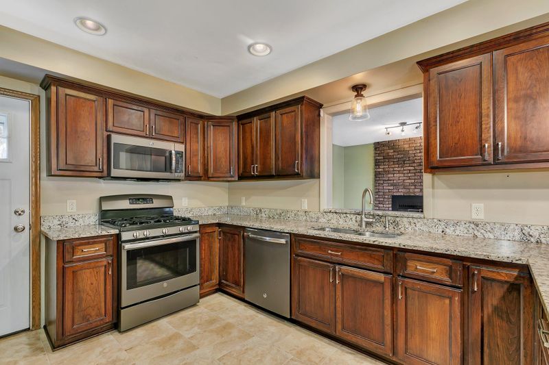 6701 2nd St NE, Fridley, MN 55432