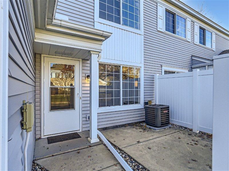 4411 Naper Bay #94, Eagan, MN 55122
