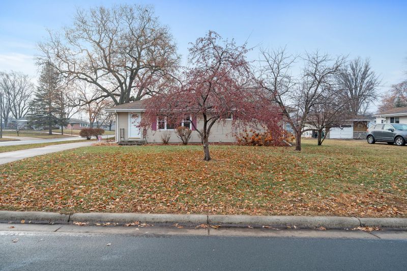121 E 94th St, Bloomington, MN 55420
