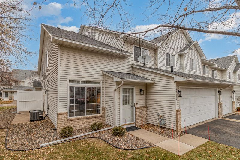 8582 Quarry Ridge Ln #E, Woodbury, MN 55125
