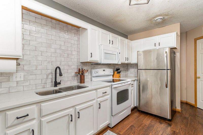 8582 Quarry Ridge Ln #E, Woodbury, MN 55125
