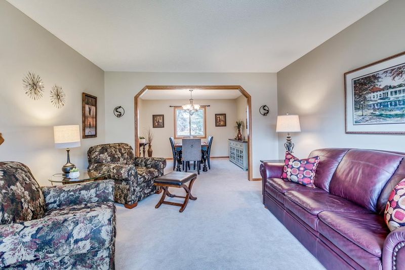2576 Hale Ave N, Oakdale, MN 55128