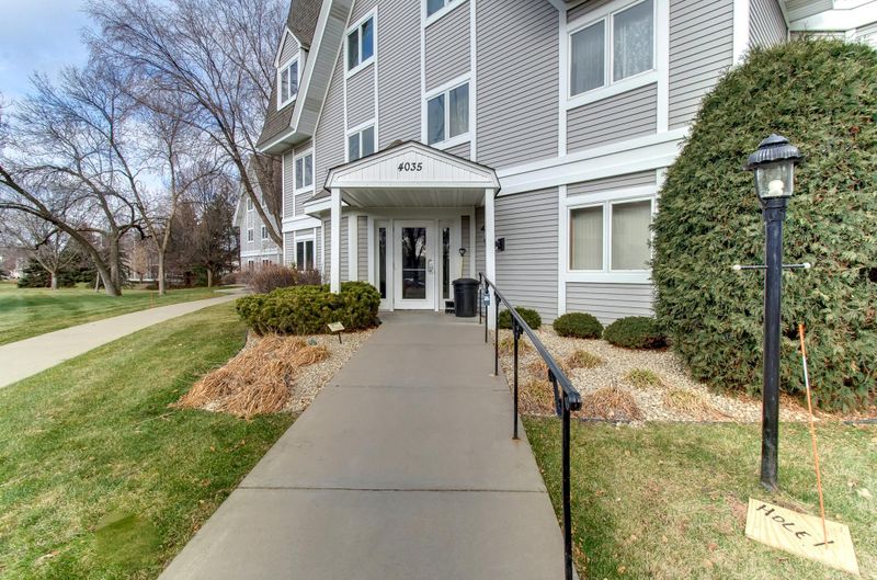 4035 Victoria St N #203, Shoreview, MN 55126