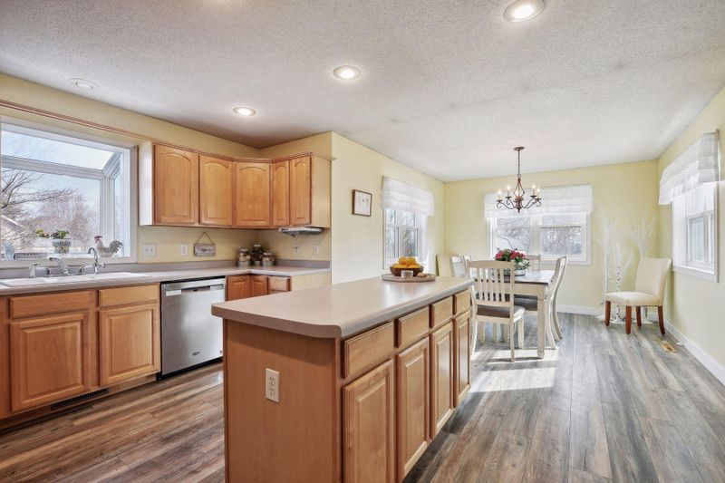 233 Maple Ridge Dr, Henderson, MN 56044
