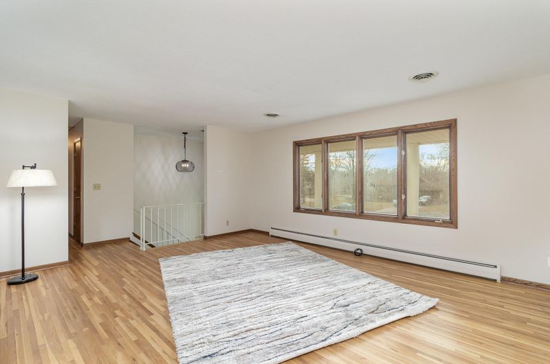 1516 Raleigh Dr, Burnsville, MN 55337