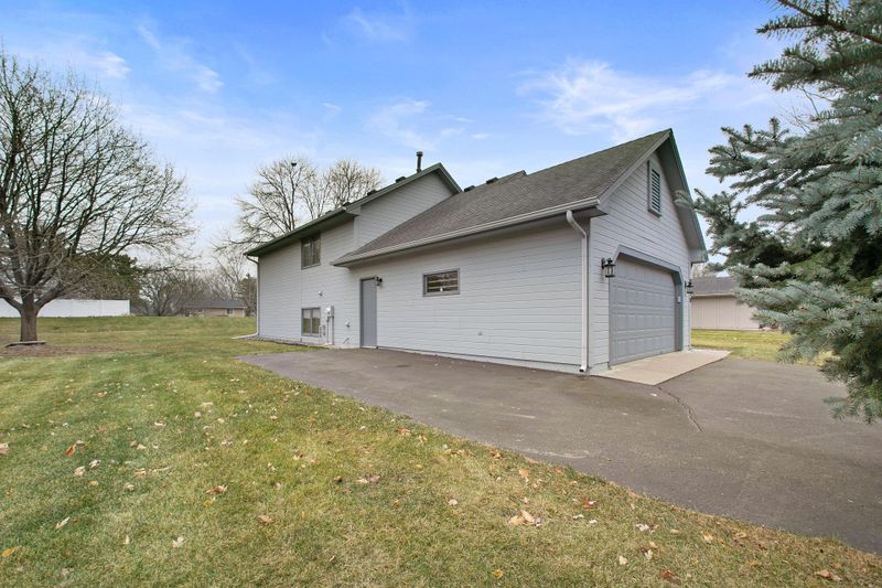 9158 Norwood Ln N, Maple Grove, MN 55369