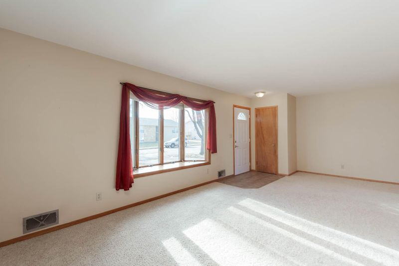 144 E Welcome Ave, Mankato, MN 56001