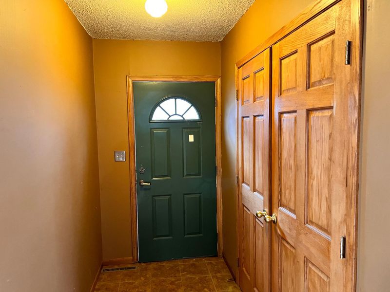 2162 Cardinal Ln, Mound, MN 55364