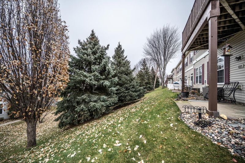 891 Providence Dr, Shakopee, MN 55379