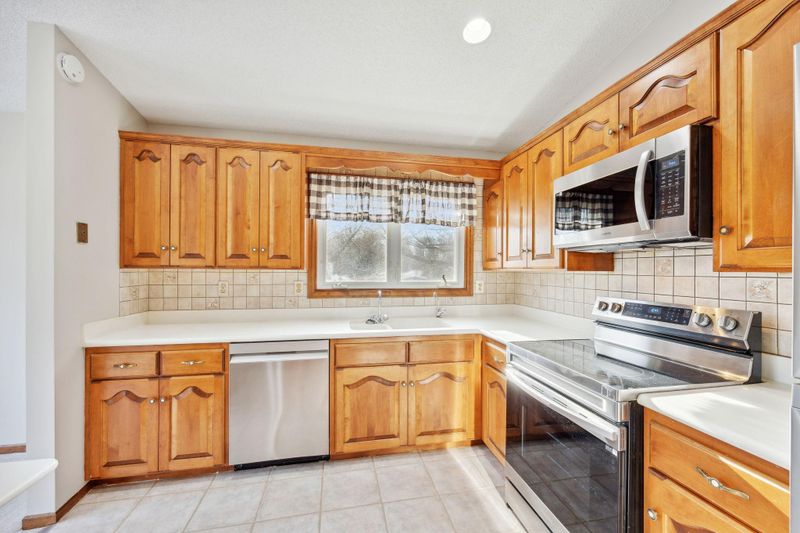 7001 Redman Ln, Chanhassen, MN 55317