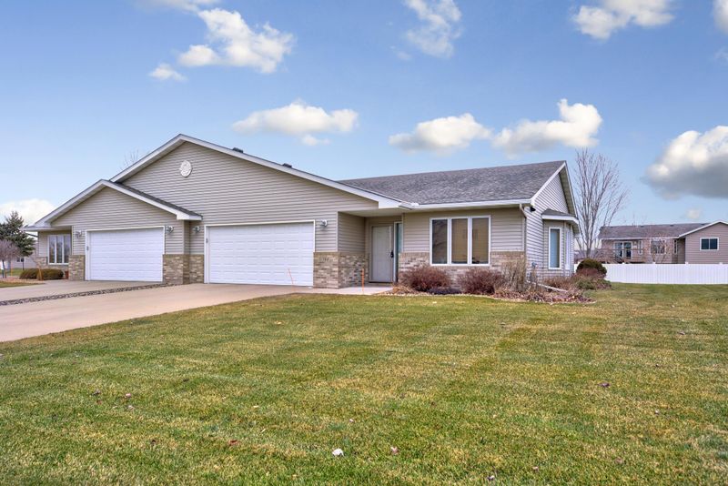 704 Escalade Ln SE, Owatonna, MN 55060