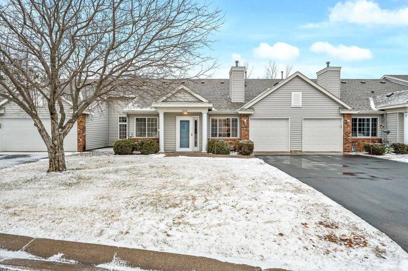 869 Sunrise Dr, Woodbury, MN 55125