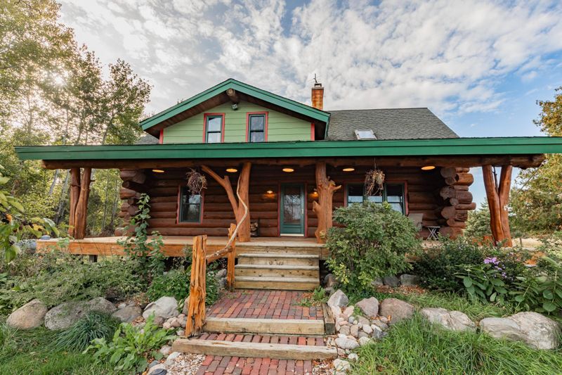 33320 Pioneer Ave, Center City, MN 55012
