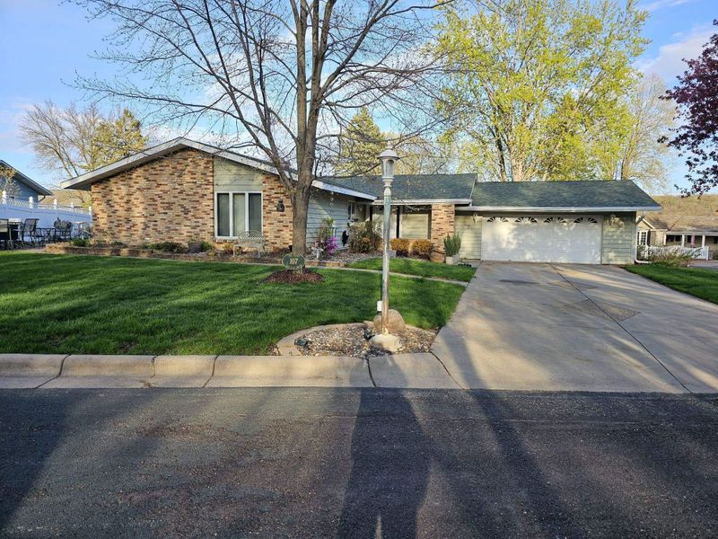 107 Lakeside Dr, Stillwater, MN 55082