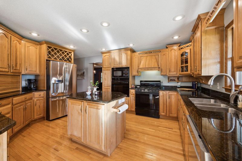 411 Horseshoe Dr, Willmar, MN 56201