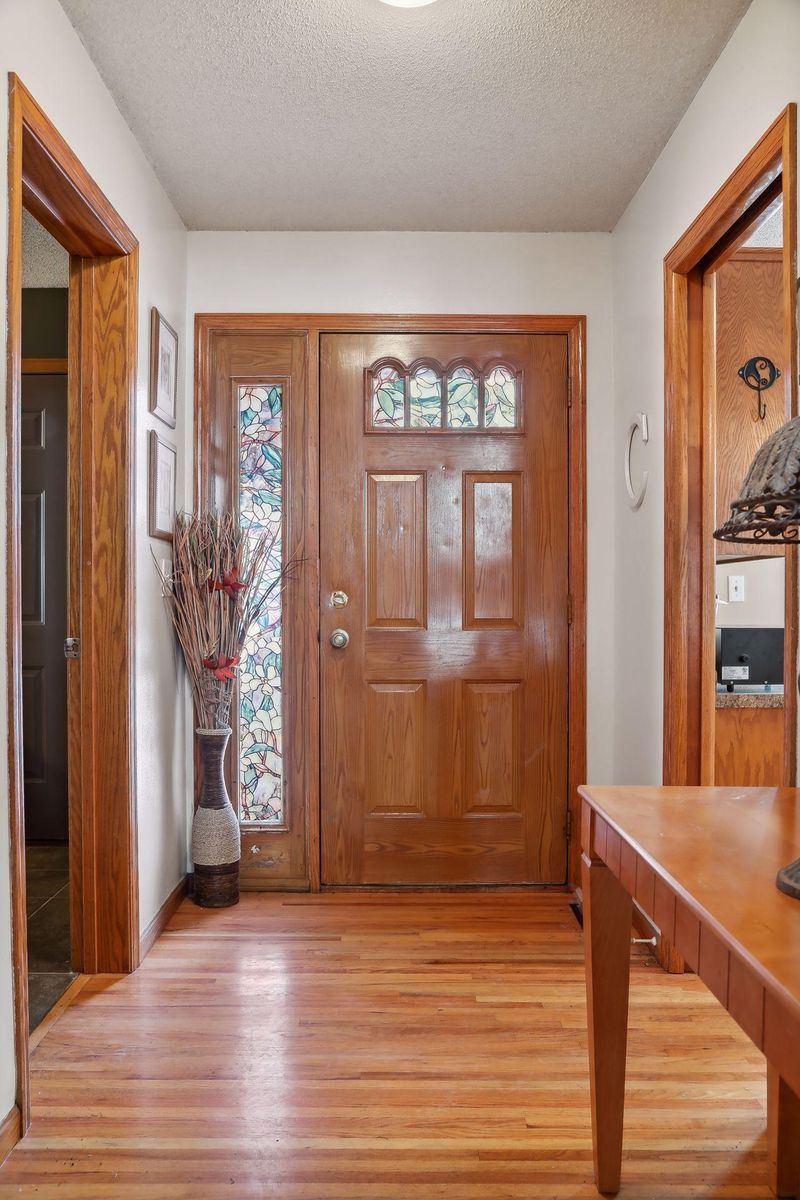 373 Londin Cir, Saint Paul, MN 55119
