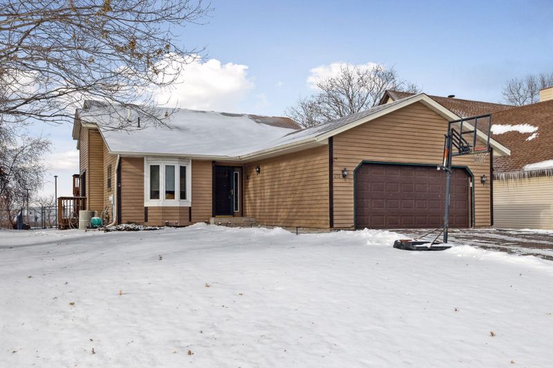 373 Londin Cir, Saint Paul, MN 55119