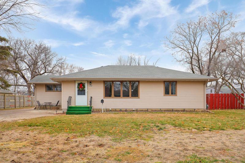 5707 Knox Ave N, Brooklyn Center, MN 55430