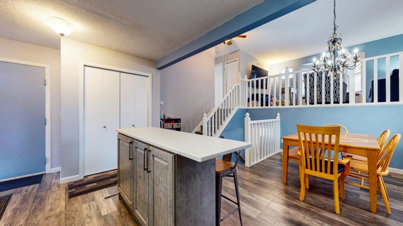 3864 Hale Ave N, Oakdale, MN 55128