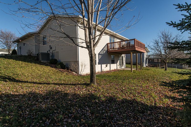 3022 Rose Heights Dr SE, Rochester, MN 55904