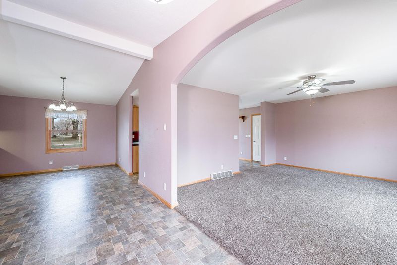 315 E 3rd St, Blue Earth, MN 56013