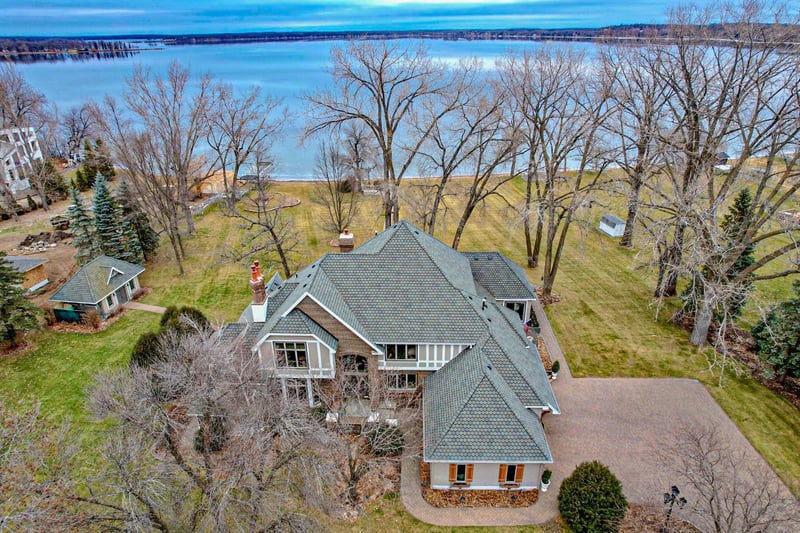 1907 S Le Homme Dieu Dr NE, Alexandria, MN 56308