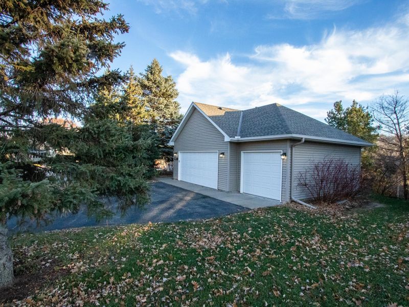 1112 Peterson Dr, Northfield, MN 55057