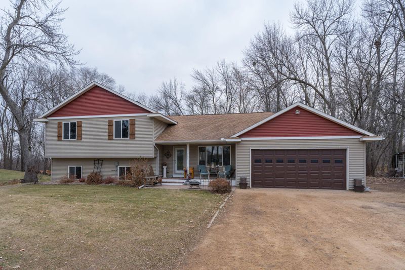757 Hilltop Dr SW, New Prague, MN 56071