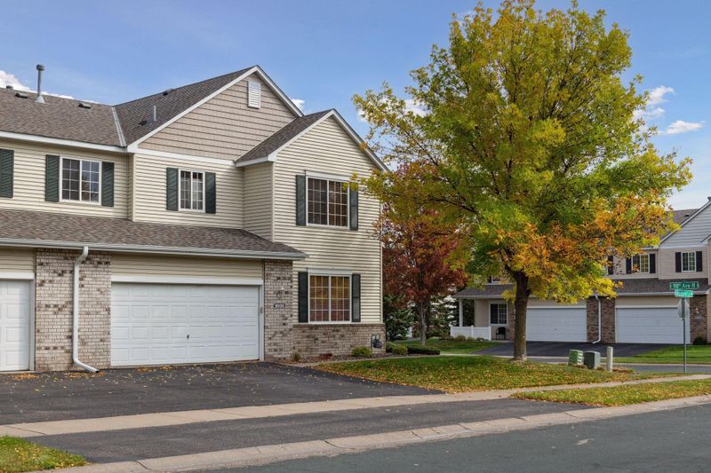 9800 Vagabond Ln N, Maple Grove, MN 55311