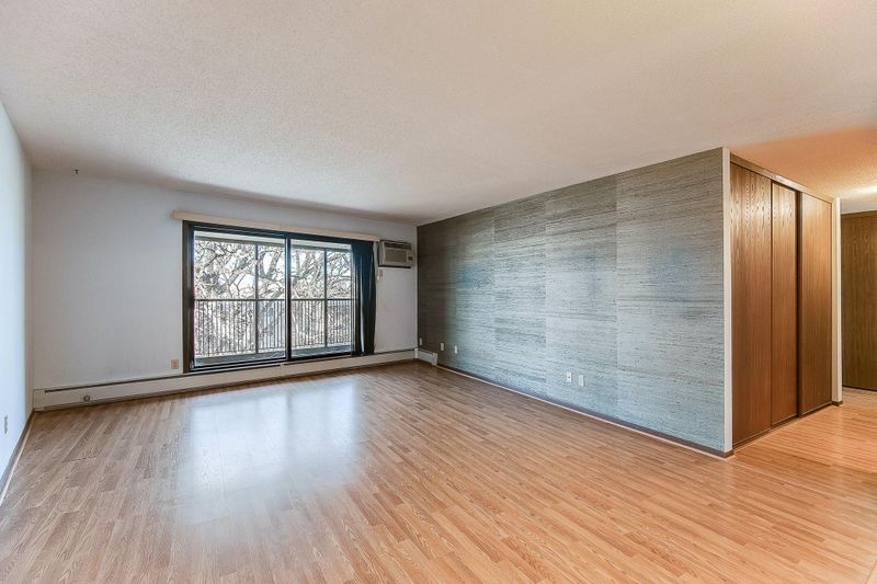 1871 Silver Bell Rd #302, Eagan, MN 55122