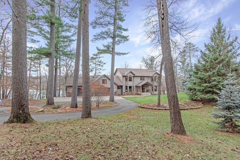 9982 Island Dr, Brainerd, MN 56401