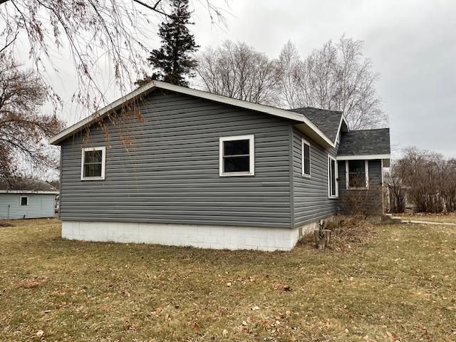 306 1st St SE, Rothsay, MN 56579