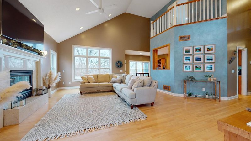 689 Heron Cir N, Oakdale, MN 55128