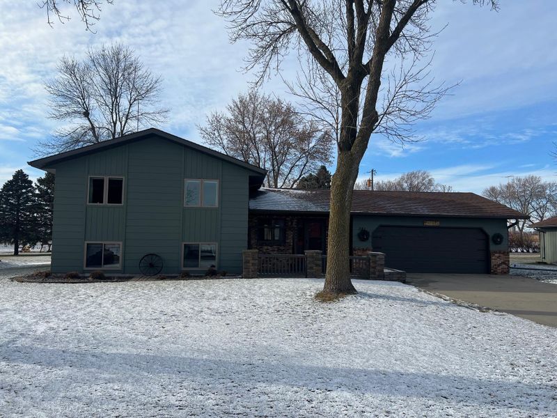 541 Western Ave N, Watkins, MN 55389