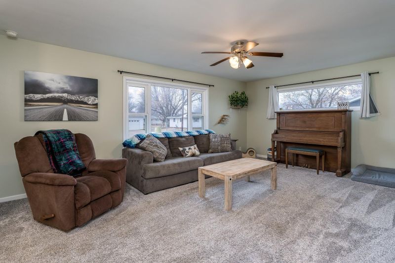 15 Minnesota Ave W, Minnesota Lake, MN 56068