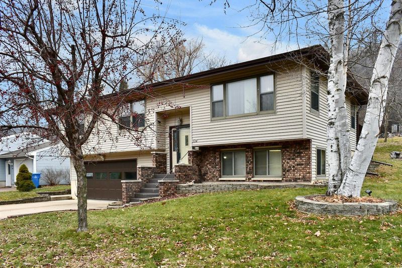 334 Pleasant Hill Dr, Winona, MN 55987