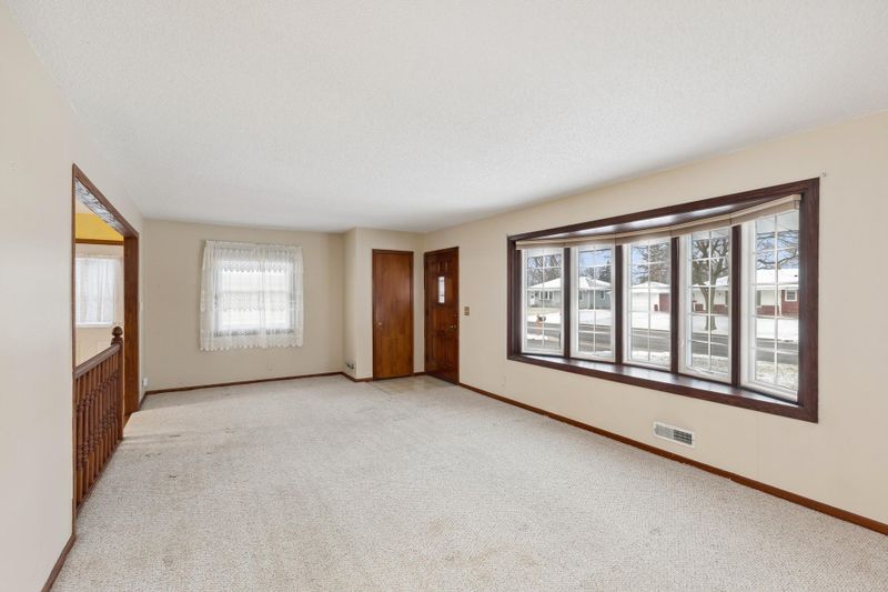 8255 Grange Blvd, Cottage Grove, MN 55016