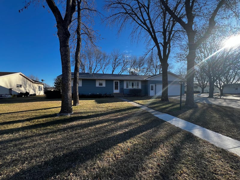 1129 4th St, Dawson, MN 56232