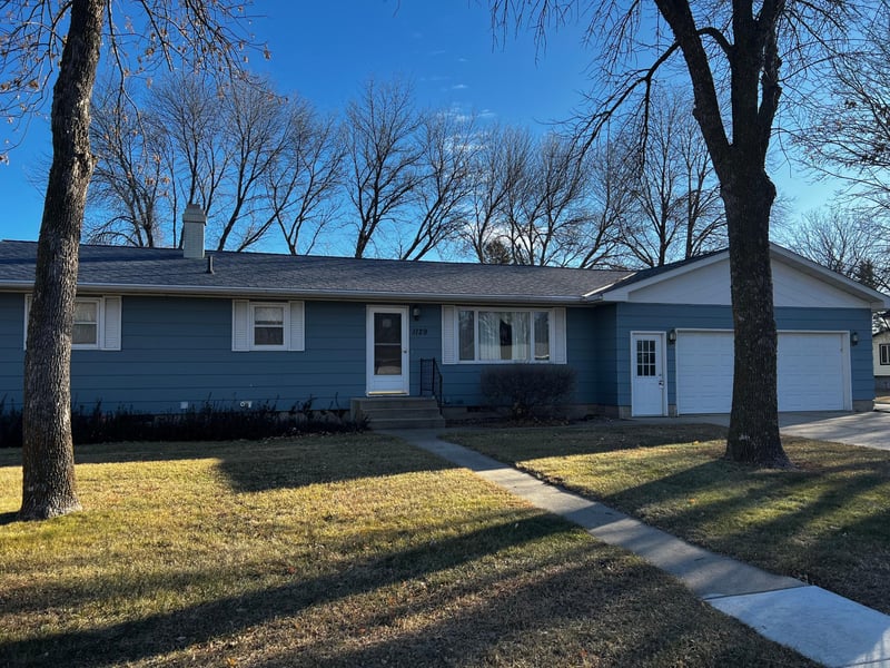 1129 4th St, Dawson, MN 56232