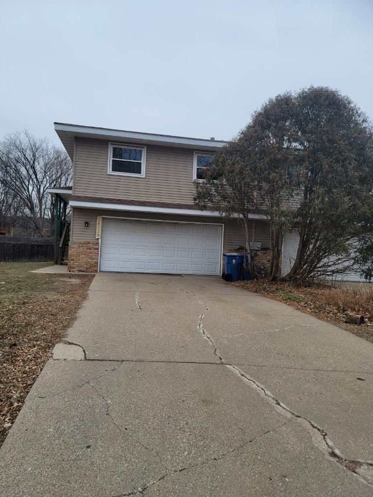 16738 Terrey Pine Dr, Eden Prairie, MN 55347