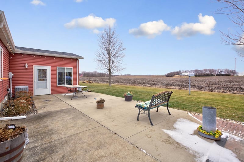 87 Blashack St, Waldorf, MN 56091