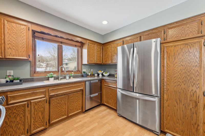 4184 Strawberry Ln, Eagan, MN 55123