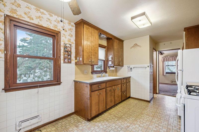 124 104th Ln NE, Blaine, MN 55434