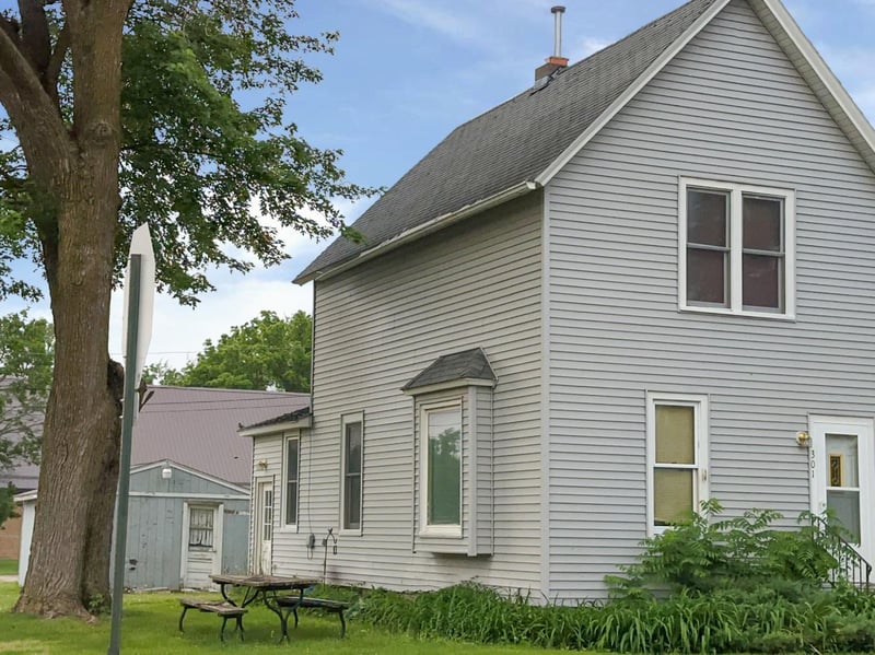 301 South St, West Concord, MN 55985